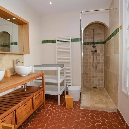 3 Bedroom Cozy In Σπίτι διακοπών *