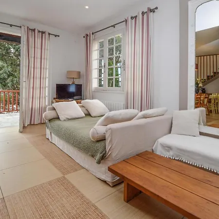 Σπίτι διακοπών 3 Bedroom Cozy In *