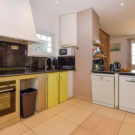 3 Bedroom Cozy In *